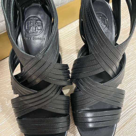 Black Tory Burch Heels 👠 Size 7.5 - Picture 3 of 6